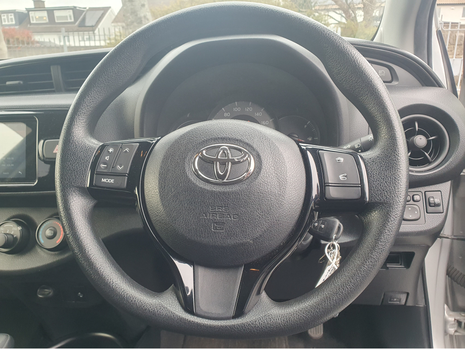 2018 Toyota Yaris - image 12