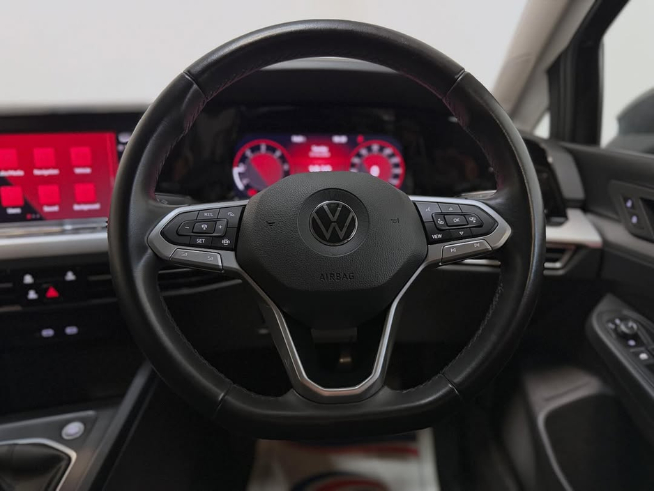 2022 Volkswagen Golf - image 10
