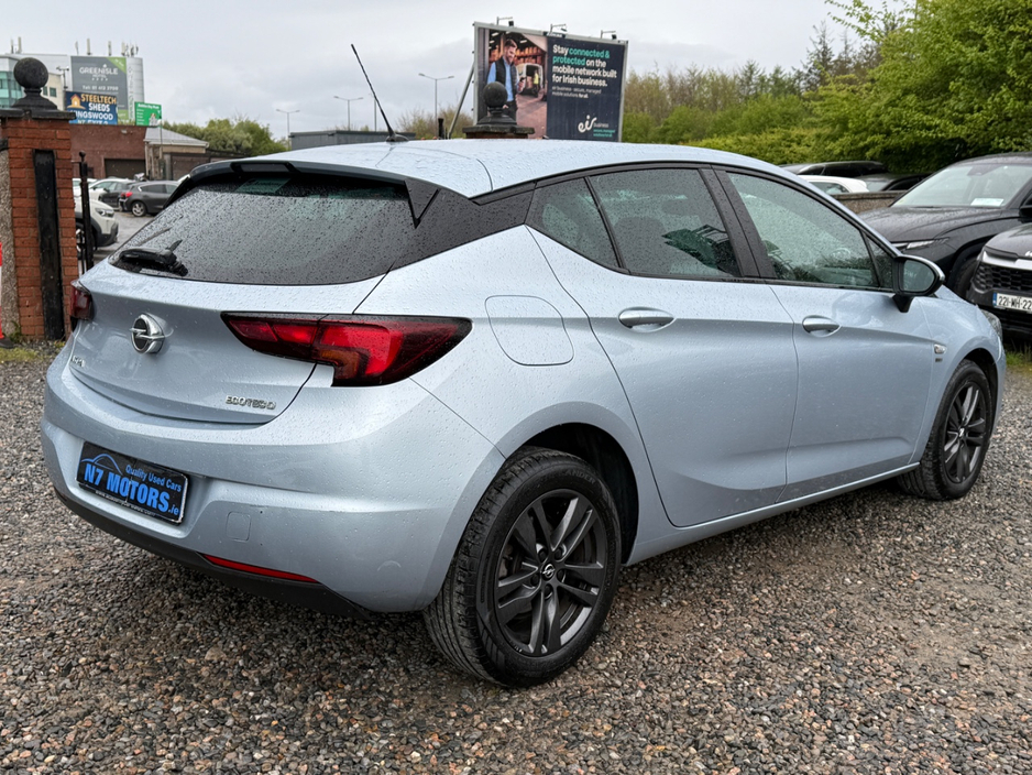 2019 Opel Astra - image 3