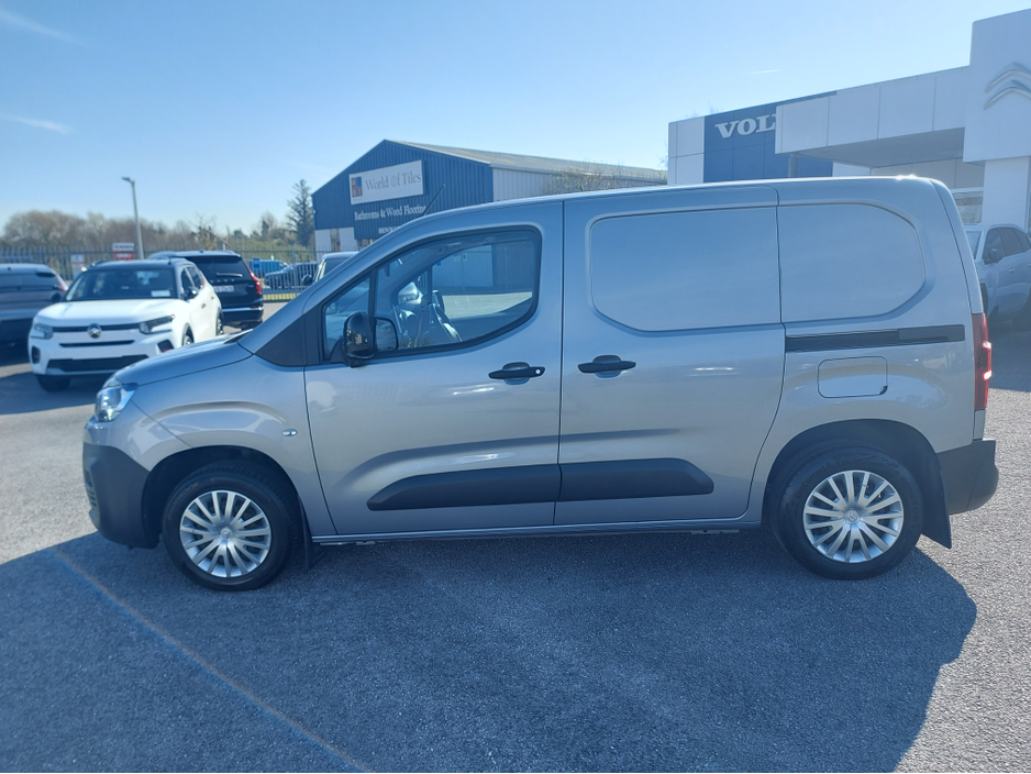 2022 Citroen Berlingo - image 9