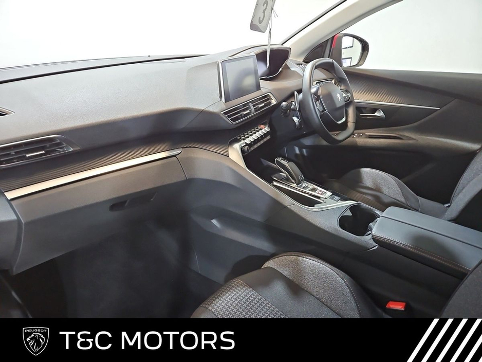 2020 Peugeot 3008 - image 4