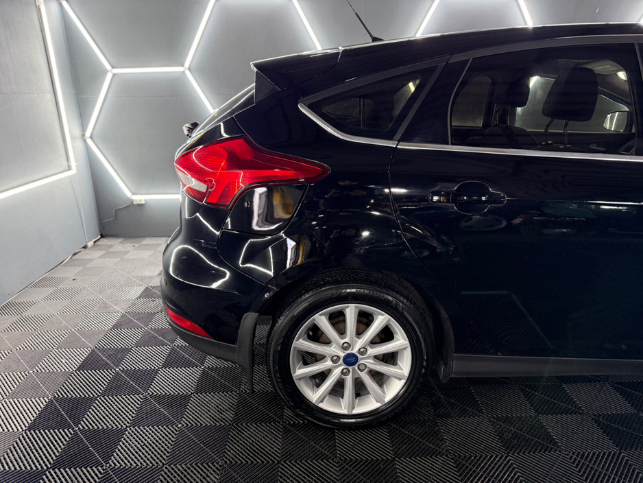 2017 Ford Focus - image 7