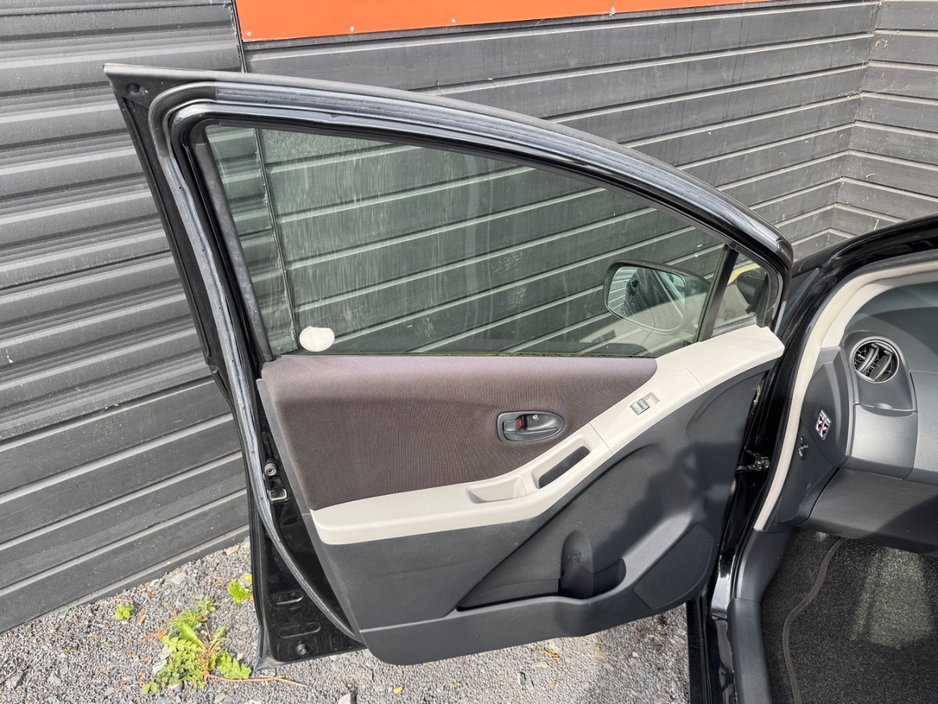 2006 Toyota Yaris - image 19