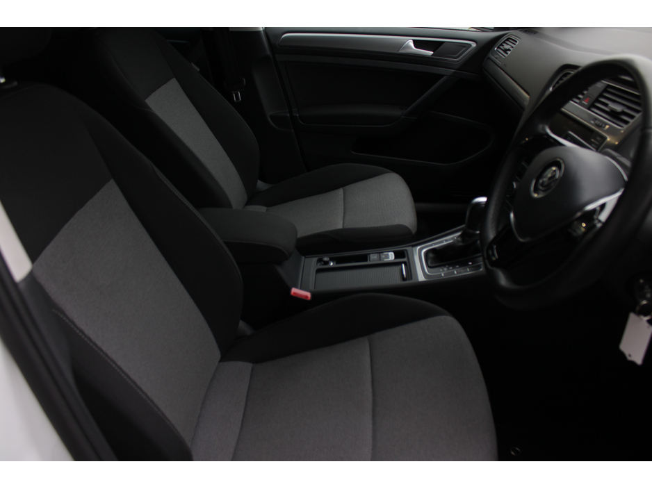 2016 Volkswagen Golf - image 11