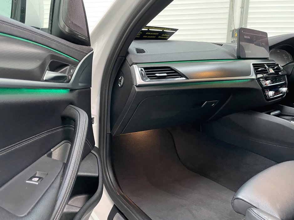 2021 BMW 5 Series - image 23