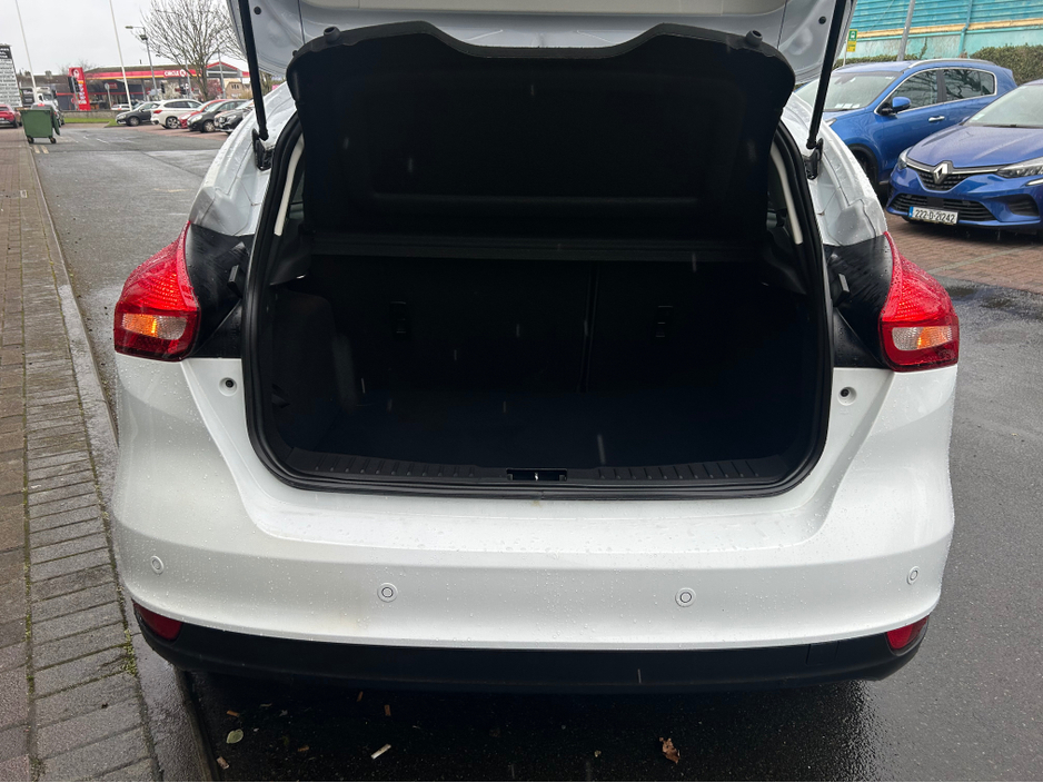 2017 Ford Focus - image 14