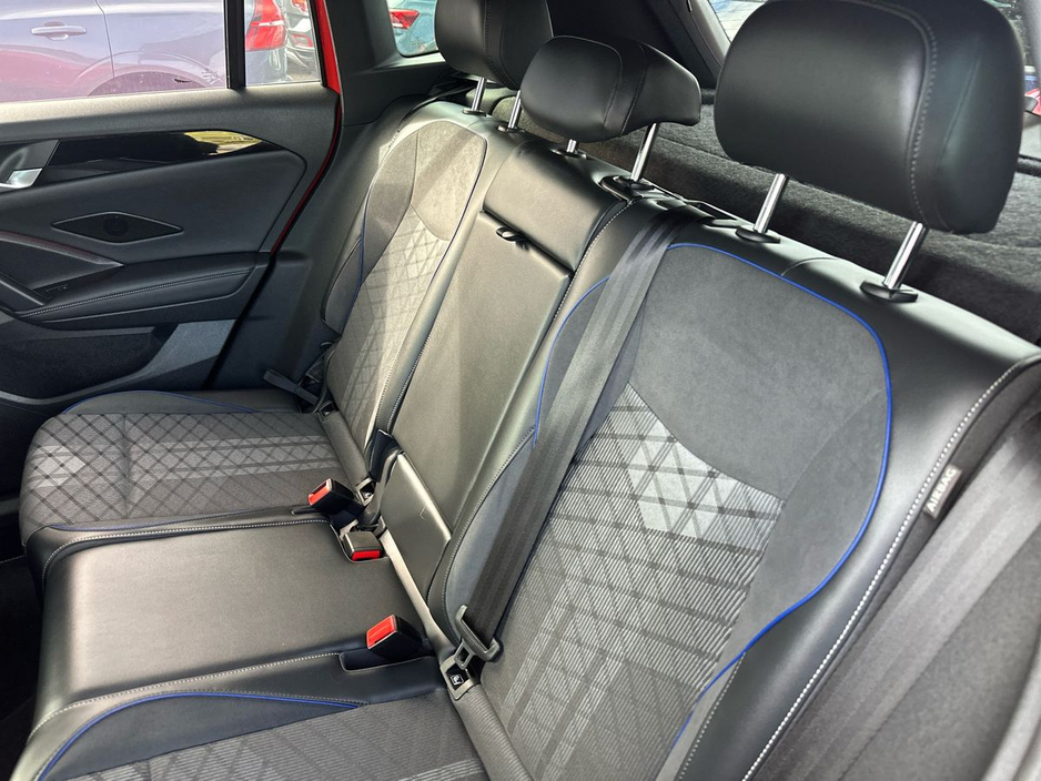 2025 Volkswagen Tiguan - image 11