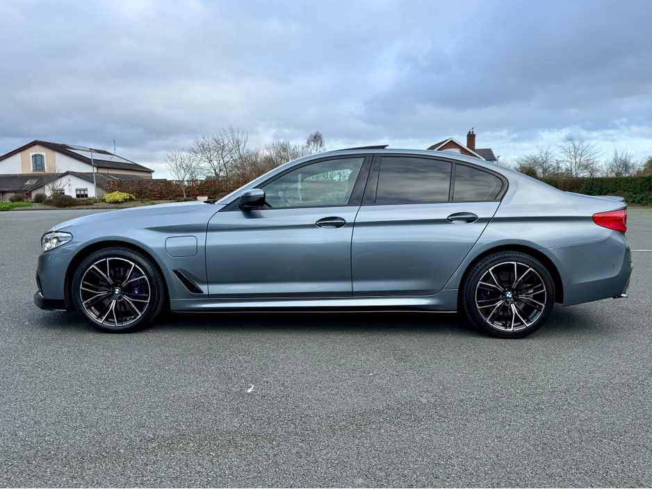 2018 BMW 5 Series - image 5