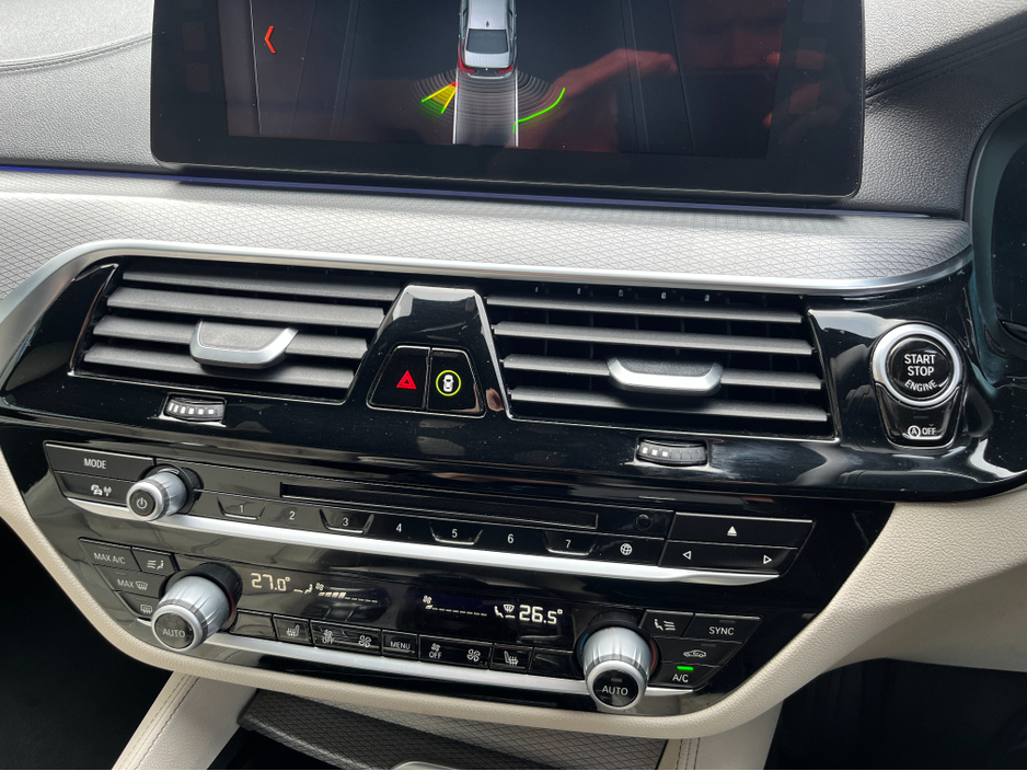 2018 BMW 5 Series - image 18