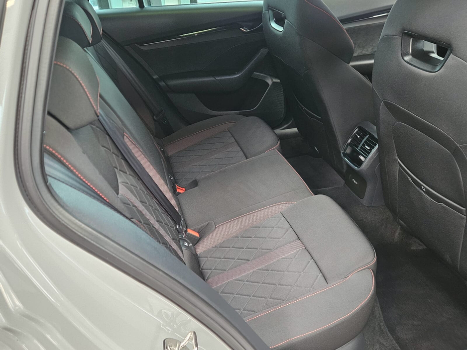 2021 Skoda Octavia - image 7