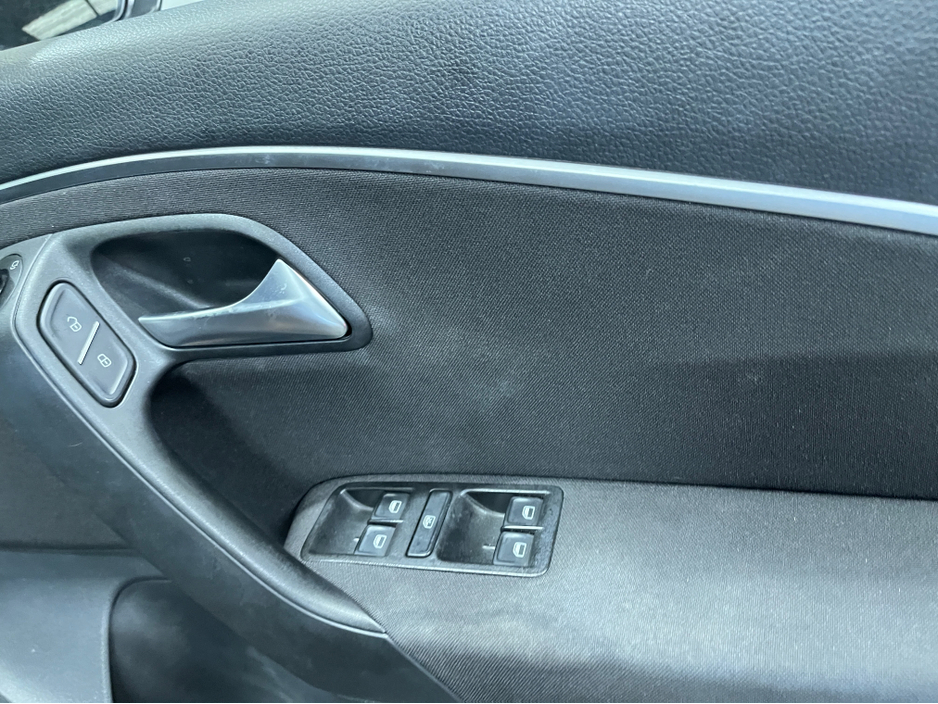 2014 Volkswagen Polo - image 13