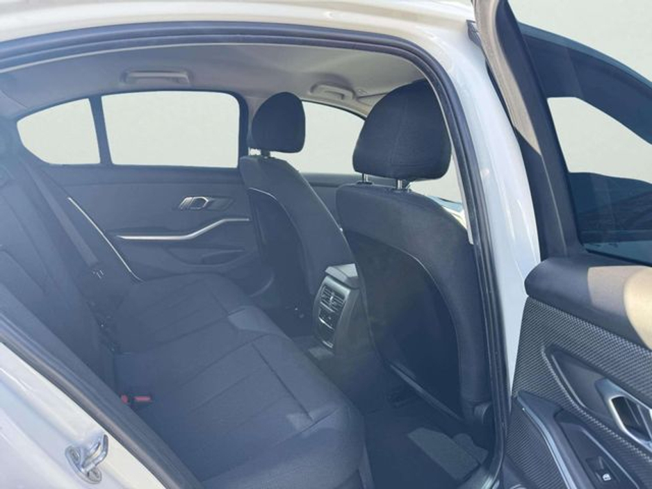 2020 BMW 3 Series - image 4