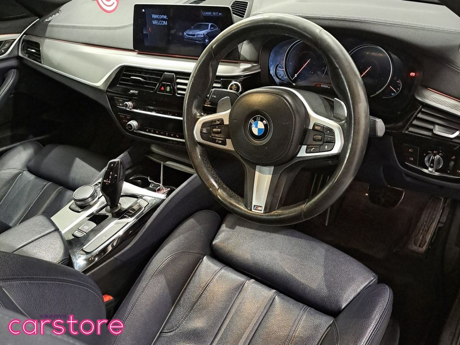 2017 BMW 5 Series - image 15