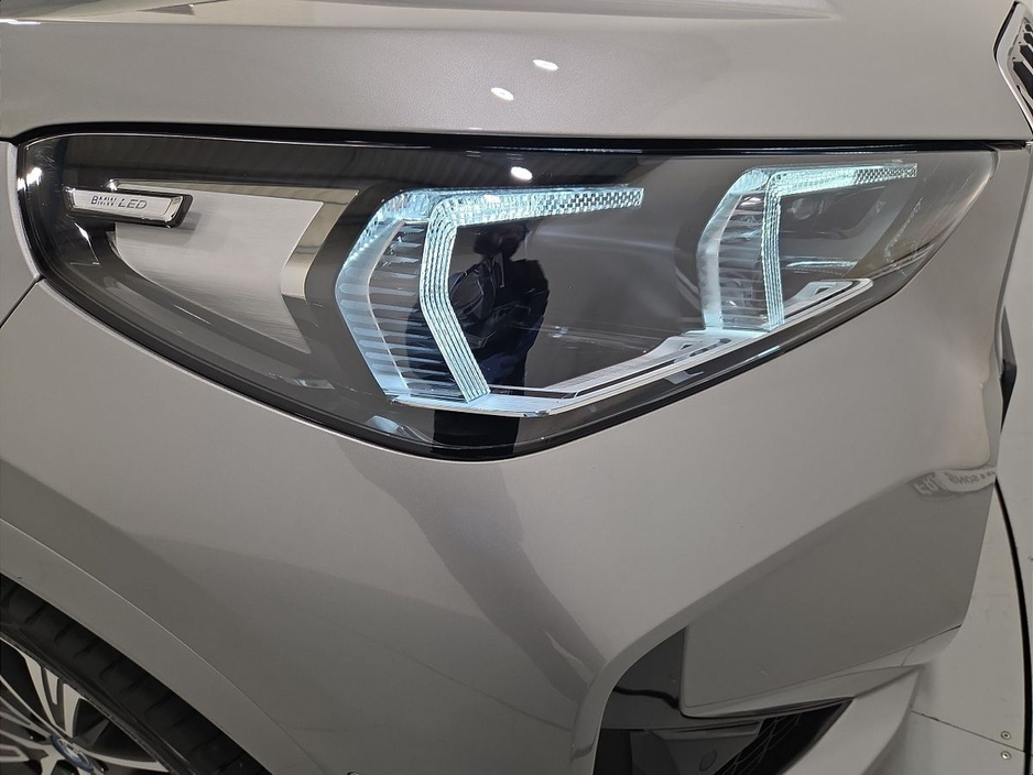 2025 BMW X1 - image 21