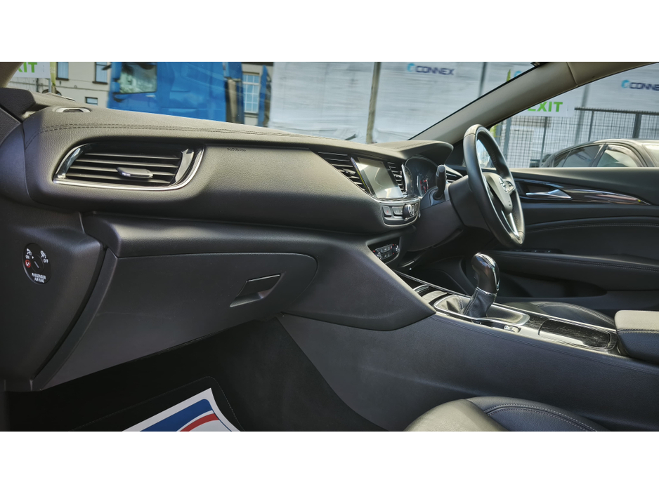 2017 Opel Insignia - image 20