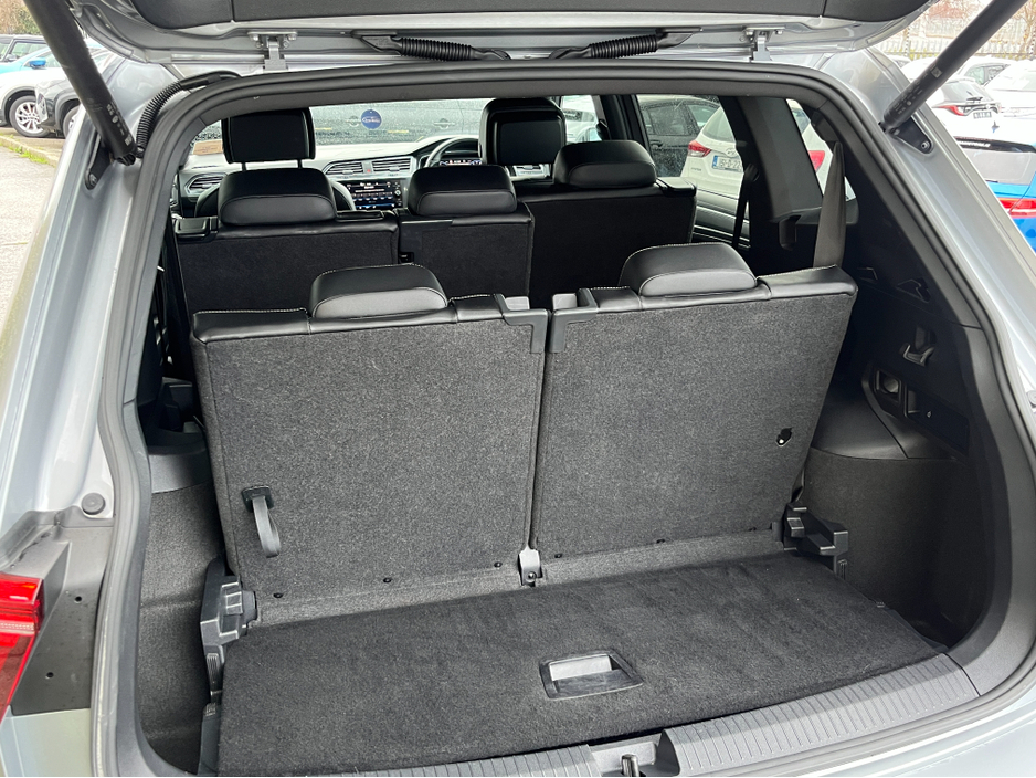 2023 Volkswagen Tiguan Allspace R-LINE 7 SEATER AUTOMATIC 2.0 TDI DIESEL //SAT NAV//ADAPTIVE CRUISE CONTROL//REVERSE CAMERA//HEATED SEATS AND STEERING WHEEL// €42,950