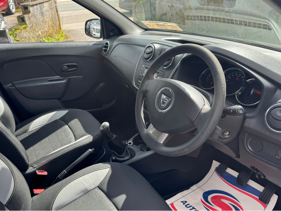 2015 Dacia Sandero Stepway - image 3