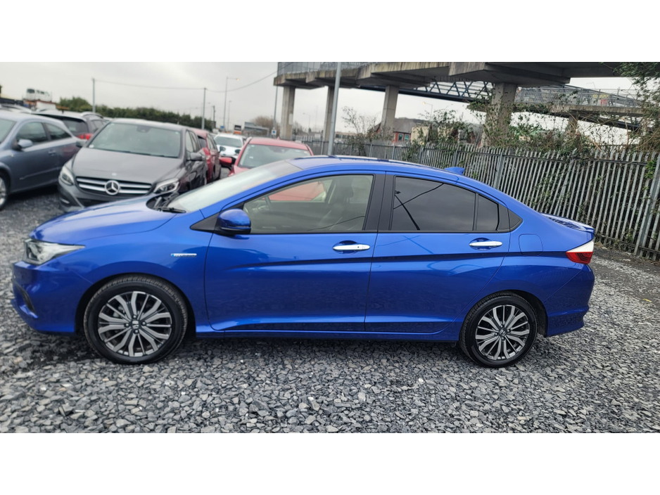 2017 Honda Grace - image 7