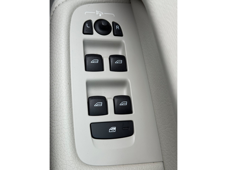 2021 Volvo XC60 - image 31