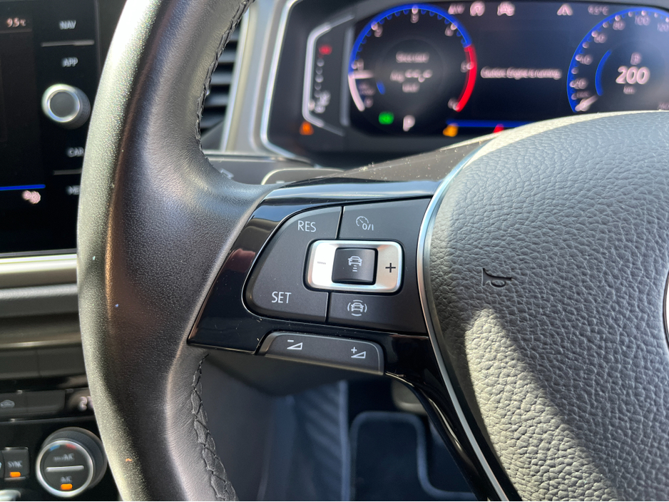 2021 Volkswagen T-Roc - image 24