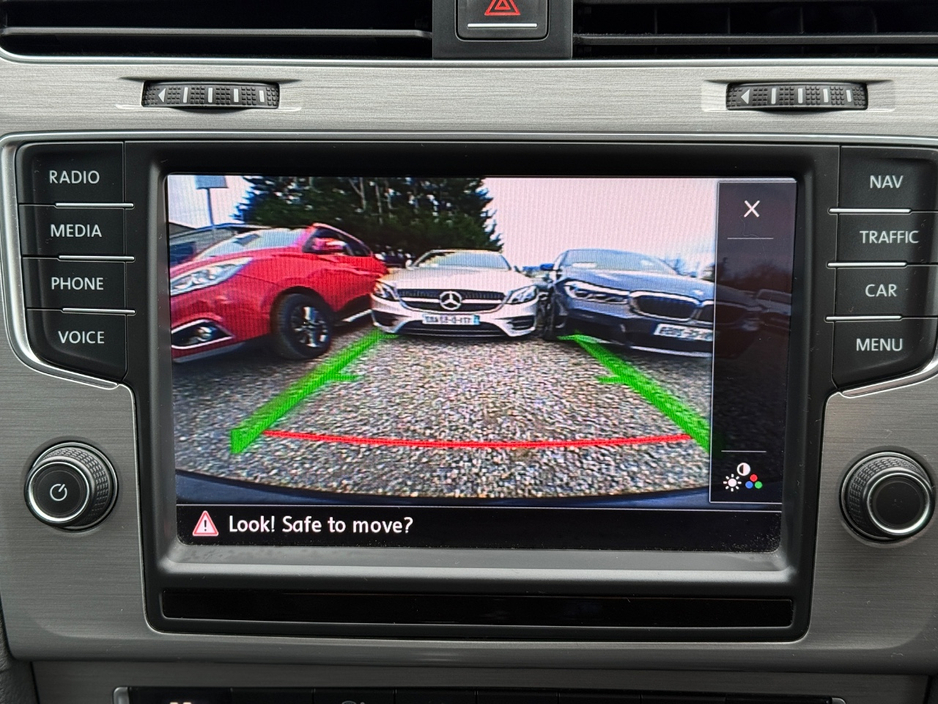 2014 Volkswagen Golf - image 11