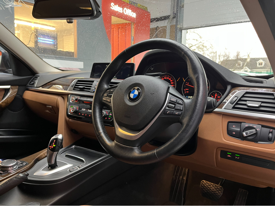 2016 BMW 3 Series - image 8