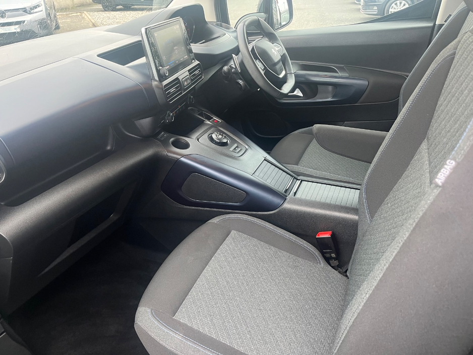 2022 Peugeot Rifter - image 18