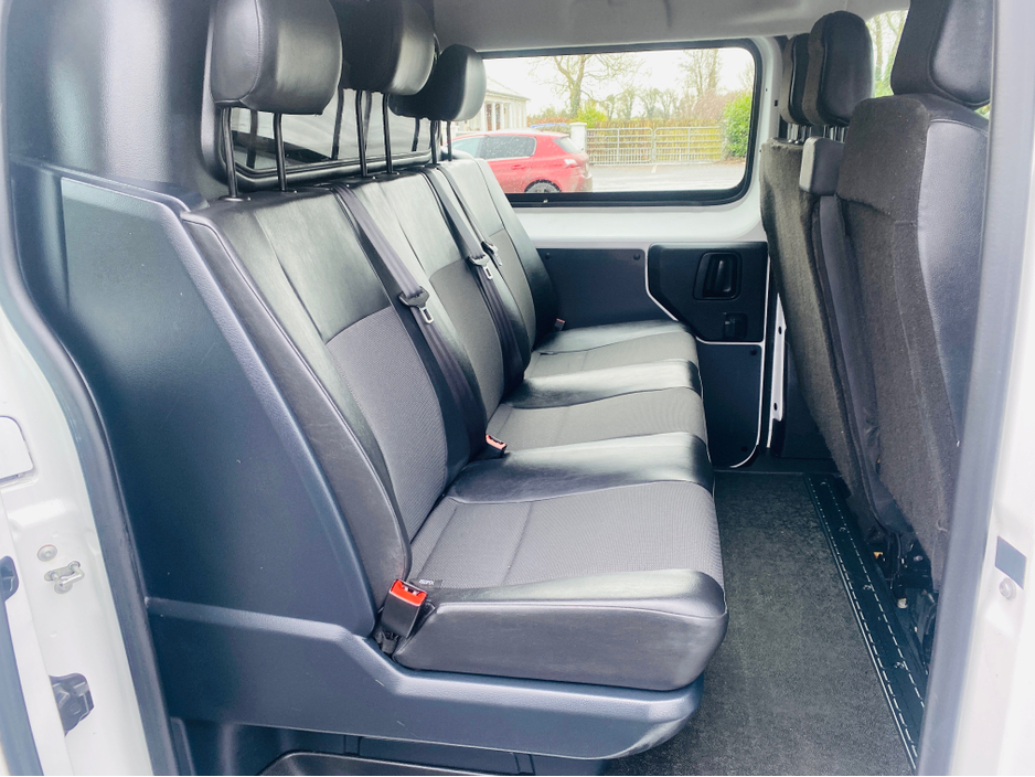 2022 Opel Vivaro - image 14