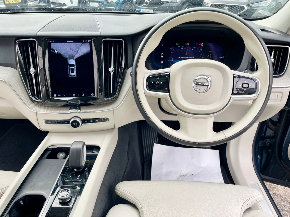 2023 Volvo XC60 - image 10