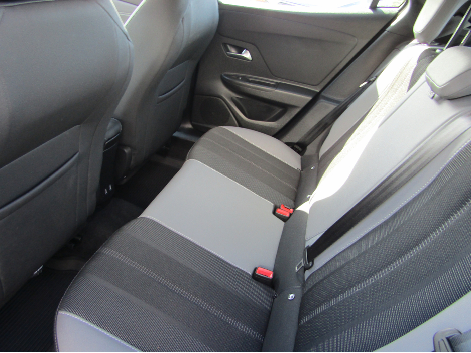 2024 Opel Mokka - image 9