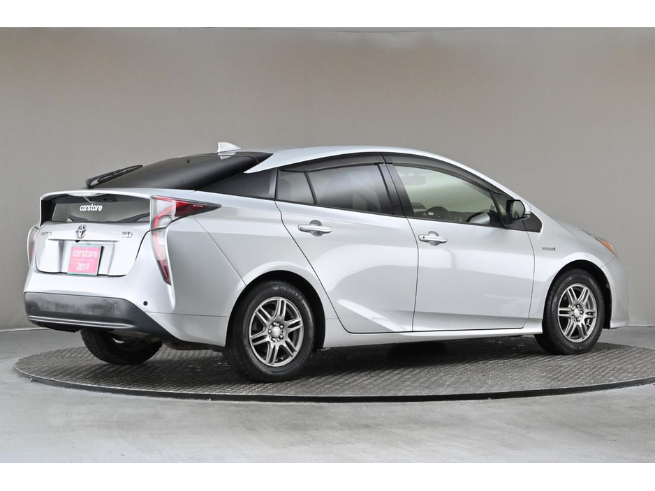 2017 Toyota Prius - image 10