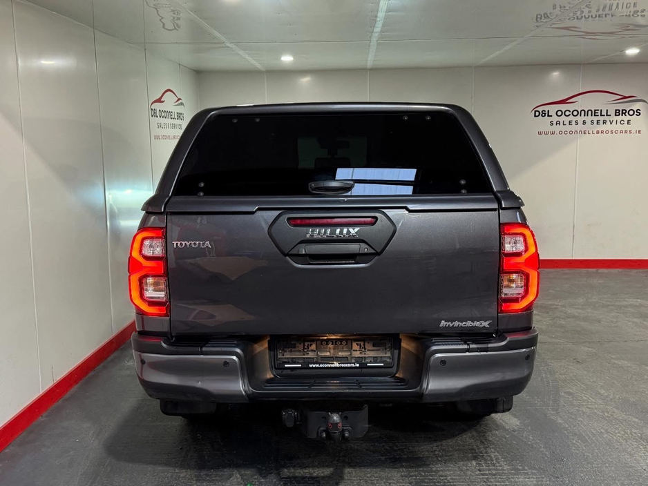 2022 Toyota Hilux - image 11
