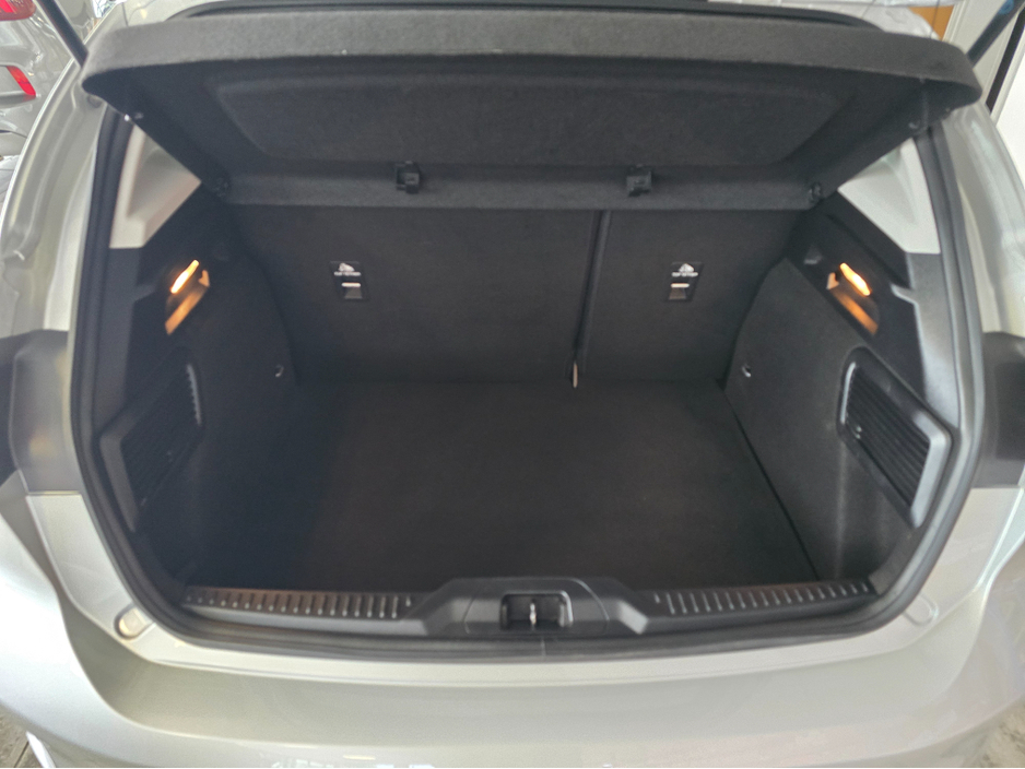 2019 Ford Focus - image 11