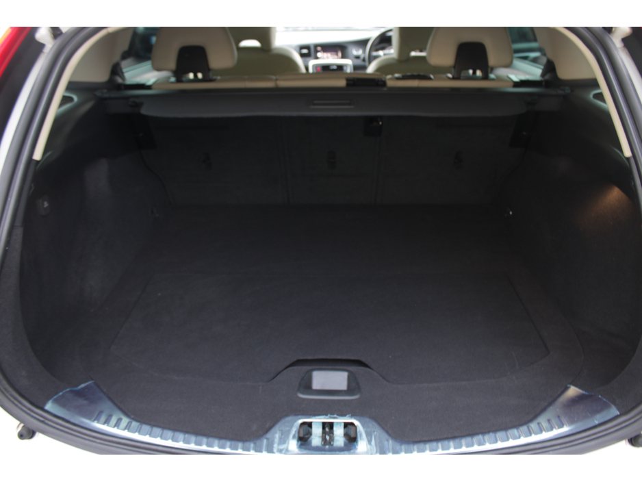 2017 Volvo V60 - image 20