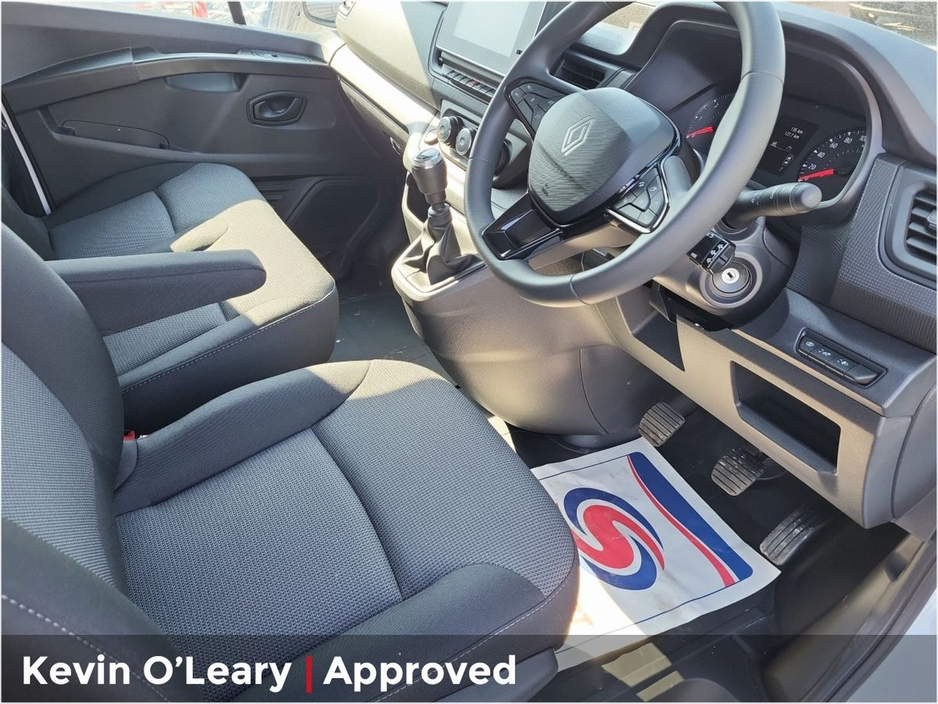 2026 Renault Trafic - image 4