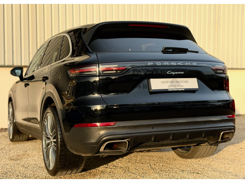 2020 Porsche Cayenne - image 4