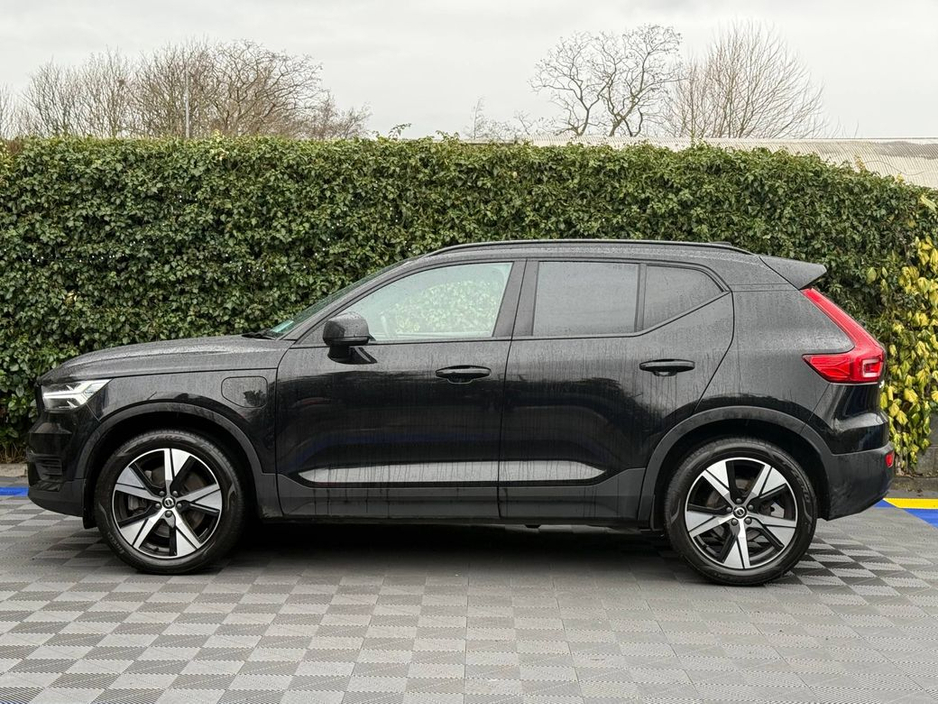2022 Volvo XC40 R-DESIGN T4 1.5 HYBRID // SERVICE HISTORY // DIAMOND CUT ALLOYS // PARKING SENSORS €27,900
