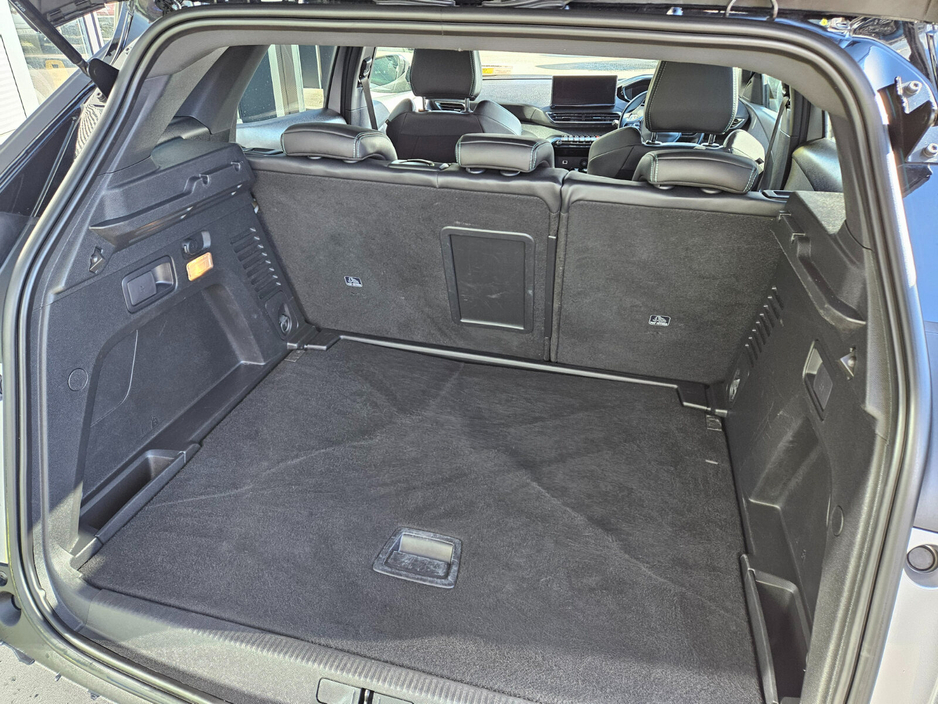 2023 Peugeot 3008 - image 8