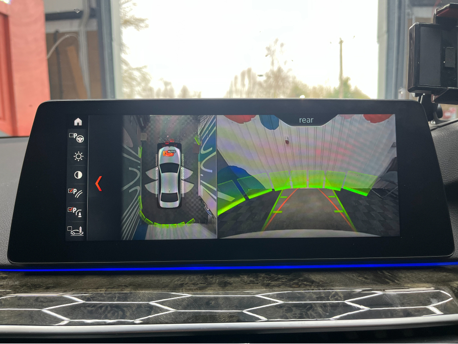 2018 BMW 5 Series - image 26