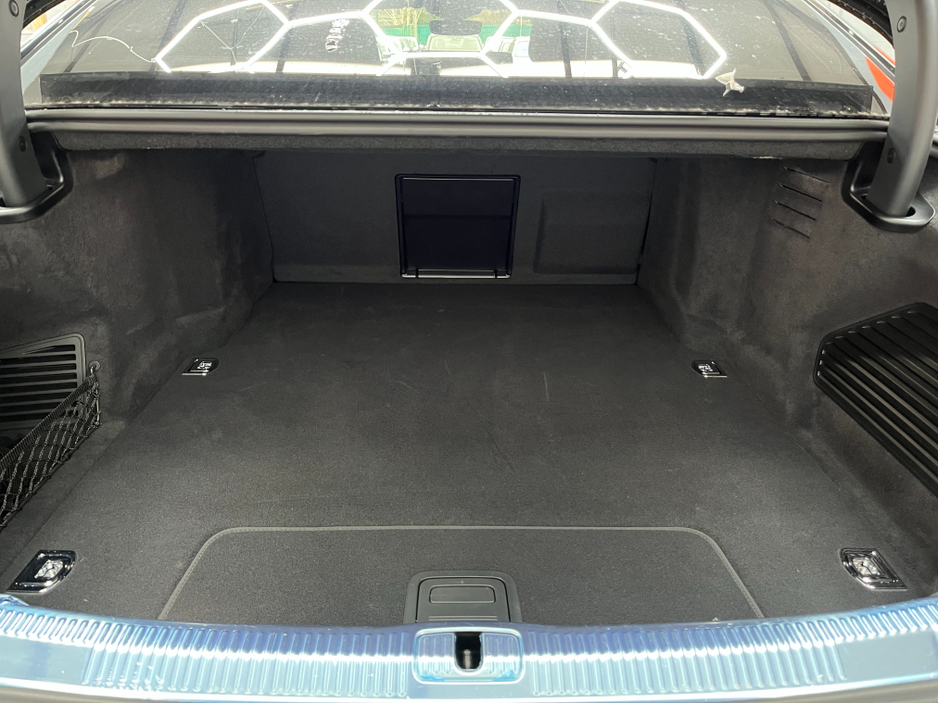 2024 Audi A8 - image 9