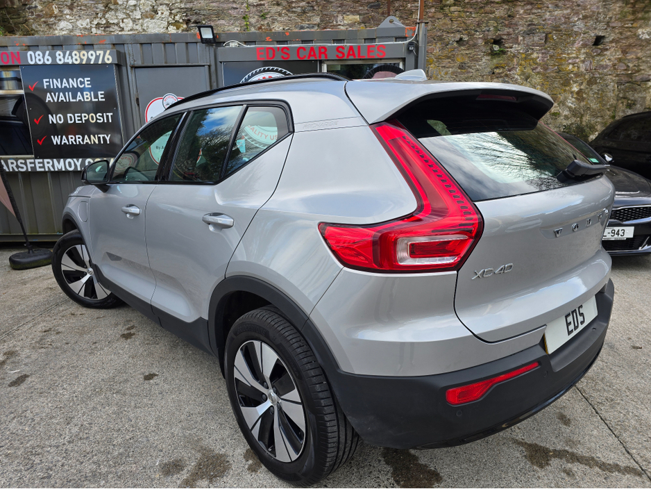 2023 Volvo XC40 - image 6