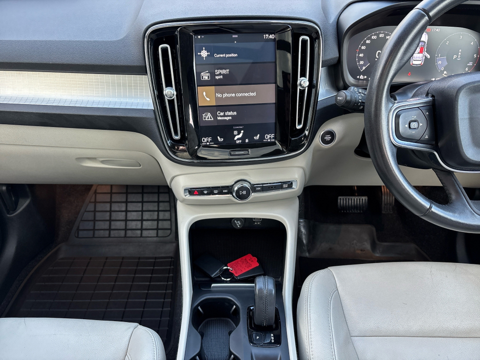 2018 Volvo XC40 - image 9