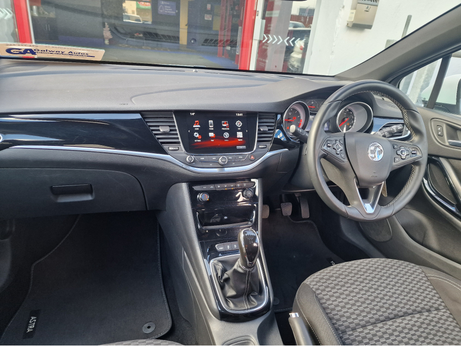 2017 Opel Astra - image 24