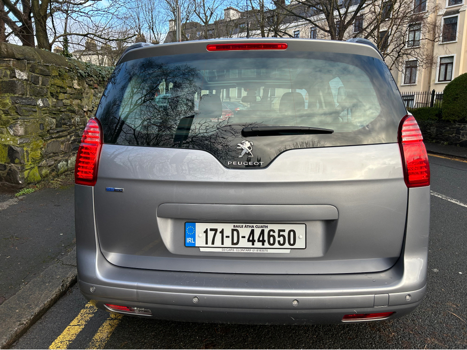 2017 Peugeot 5008 ACTIVE PETROL PANORAMIC GLASS ROOF €11,995