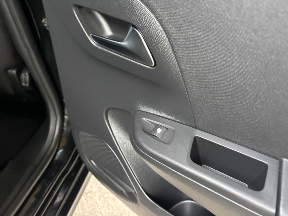 2022 Opel Corsa - image 18