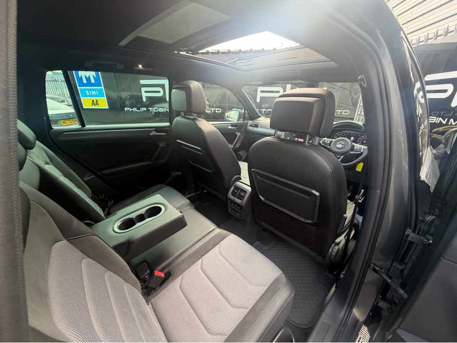 2018 Volkswagen Tiguan - image 12