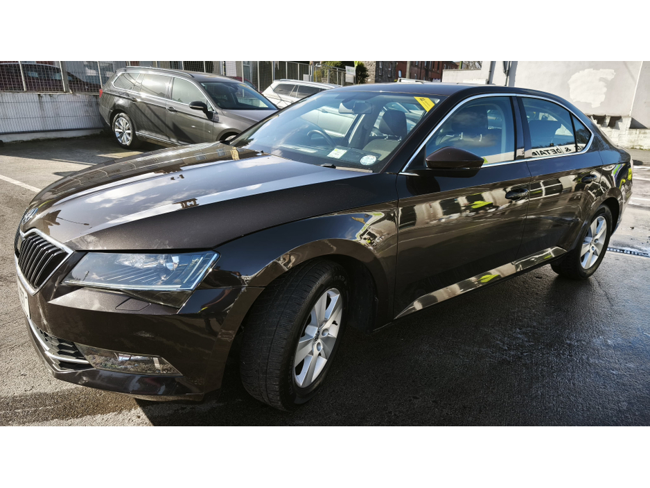 2015 Skoda Superb - image 11