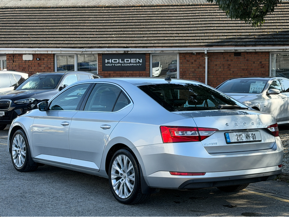 2021 Skoda Superb - image 11