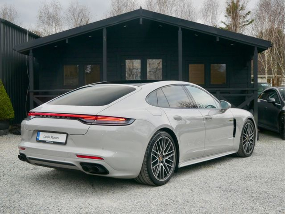 2023 Porsche Panamera - image 6