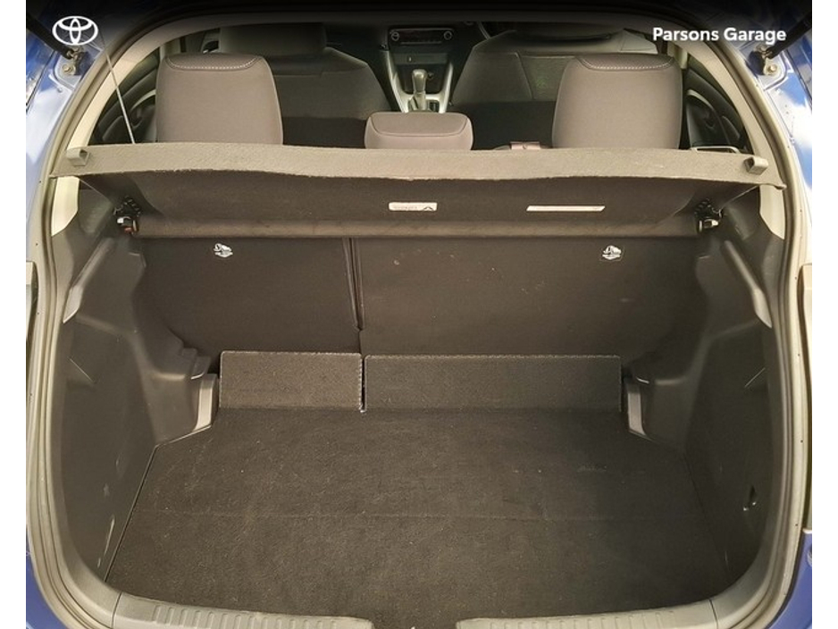 2022 Toyota Yaris - image 13